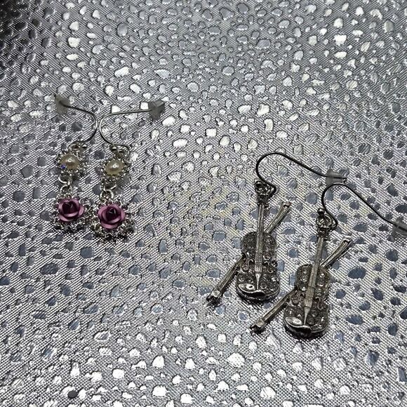 "5/$25" 2 Pairs Rhinestone Pink Flower/Violin Silver Tone Dangle Earrings - Picture 3 of 8